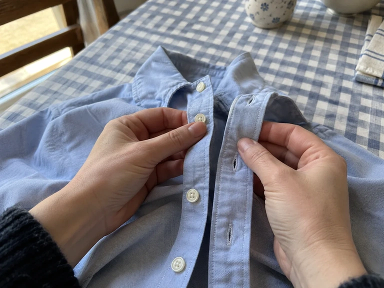 La position d’un bouton est comparée à sa boutonnière